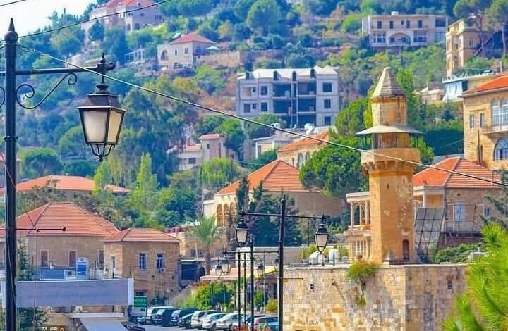 دير القمر اللبنانية