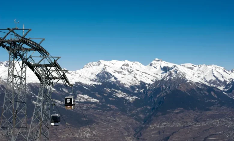 تكتمل في سويسرا تجربة التزلج مع الوصول السريع إلى أعلى المنحدرات