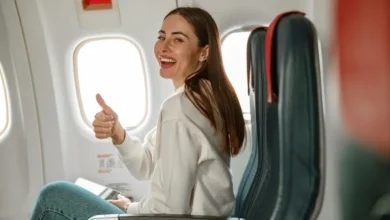 مسافرة على متن الطائرة