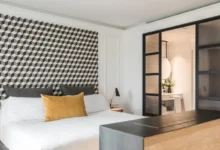 غرفة عصرية في فندق سيراس